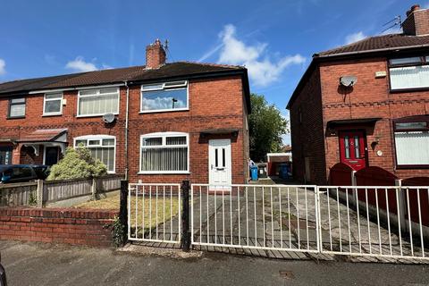 Oldham - 3 bedroom end of terrace house for sale