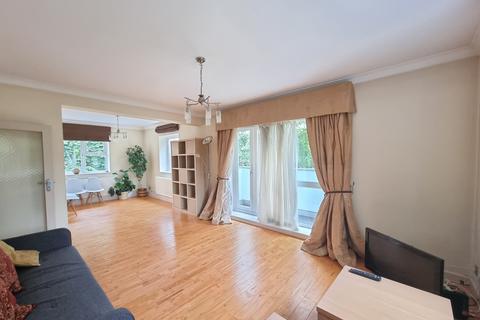 2 bedroom apartment to rent, Avenue Road, St John's Wood NW8