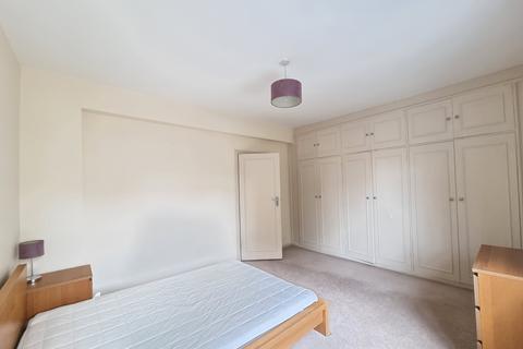 2 bedroom apartment to rent, Avenue Road, St John's Wood NW8