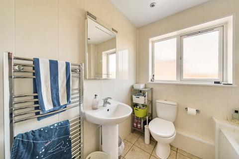 73 The Cornfields, Bishops Cleeve, Cheltenham, GL52 7YQ