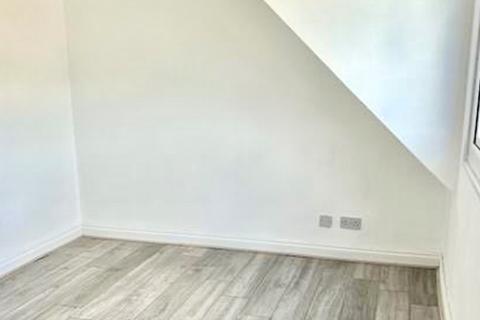 4 bedroom house to rent, Needham Road, Luton LU4