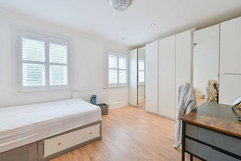 3 bedroom terraced house to rent, Tunis Road, Shepherd's Bush, London, W12