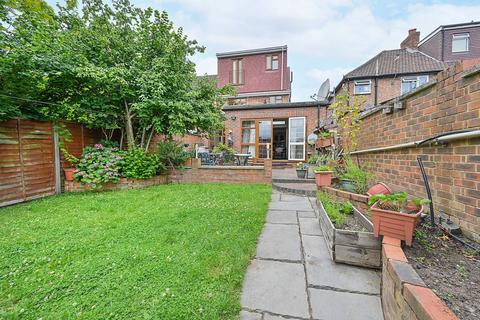 4 bedroom house to rent, The Tee, Acton, London, W3