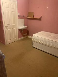 3 bedroom flat to rent, Finedon, Wellingborough NN9