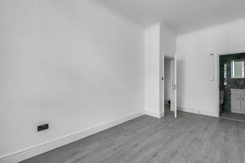 2 bedroom apartment to rent, Putney Bridge Road, London SW15