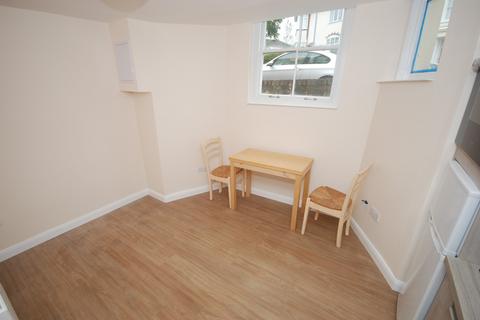 Studio to rent, Church Hill, Leamington Spa, Warwickshire, CV32
