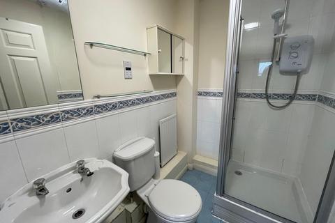 2 bedroom flat to rent, Falkland Mount, Leeds, West Yorkshire, UK, LS17