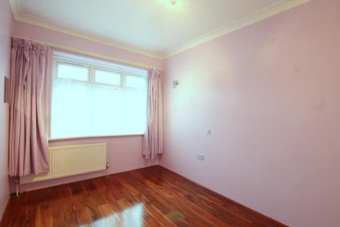 1 bedroom in a house share to rent, Fishponds Road, London SW17