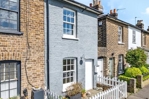 28 Railway Side, London, SW13 0PN