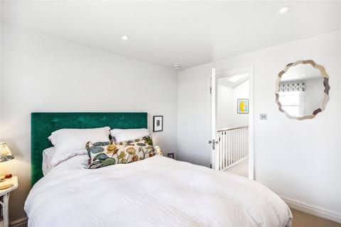 28 Railway Side, London, SW13 0PN