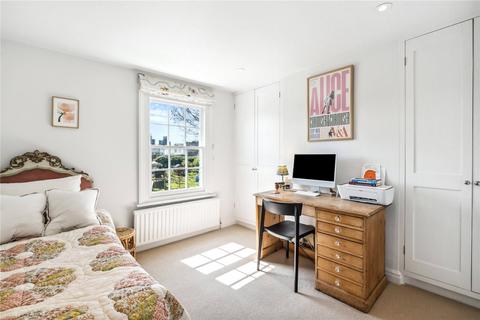 28 Railway Side, London, SW13 0PN
