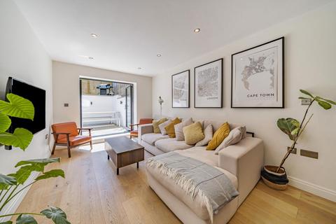 2 bedroom flat for sale, Oakhill Road, London