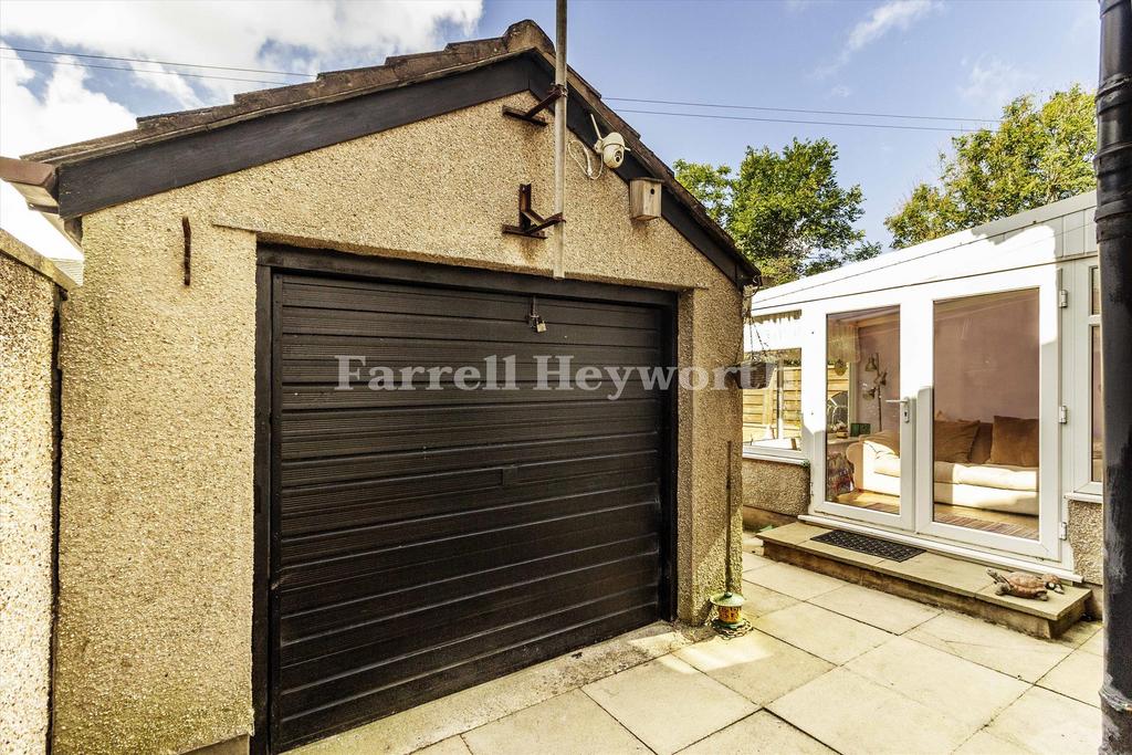 Detached garage
