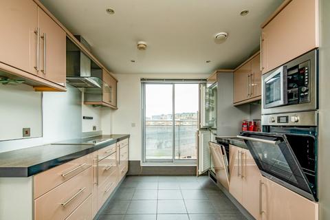 2 bedroom flat for sale, Quay One, Neptune Street, Leeds LS9