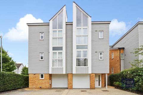 70 Campion Close, Ashford, TN25 4FD