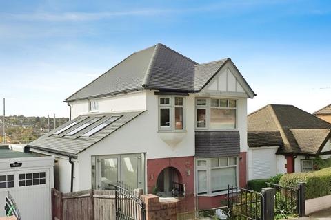 4 bedroom detached house to rent, Longhill Avenue Chatham ME5