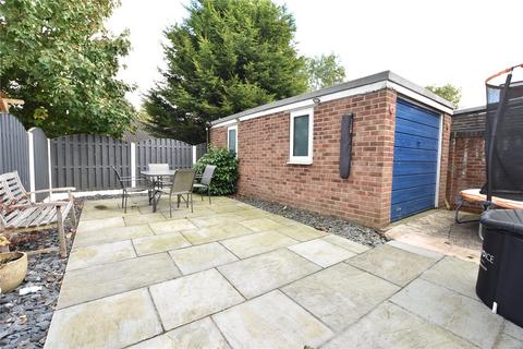 3 bedroom semi-detached house for sale, Hathaway Drive, Leeds, West Yorkshire