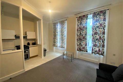 1 bedroom flat to rent, Bamborough Gardens, London W12