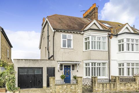4 bedroom semi-detached house to rent, Heather Road London SE12