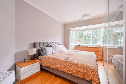27 Ravenscroft Road, London, W4 5EQ