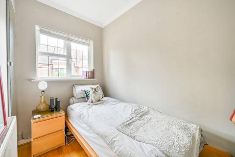 27 Ravenscroft Road, London, W4 5EQ