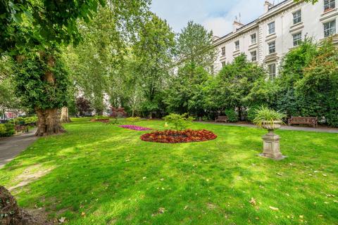 Studio to rent, Porchester Square, Royal Oak, London, W2