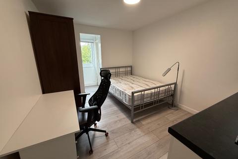 Studio to rent, Mill Lane, London