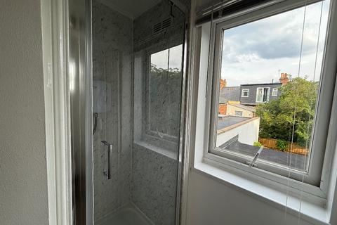 Studio to rent, Mill Lane, London
