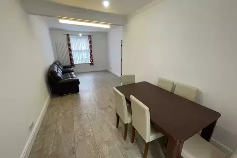 4 bedroom house to rent, Meyrick Road, London NW10
