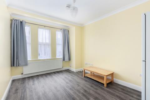 3 bedroom flat to rent, Durnsford Road, Wimbledon, SW19