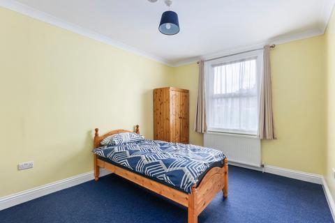 3 bedroom flat to rent, Durnsford Road, Wimbledon, SW19