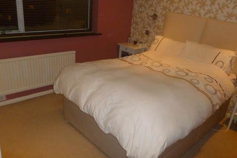 2 bedroom flat to rent, Dallega Close , Hayes , Middlesex