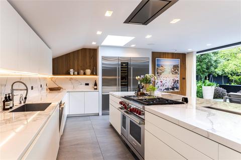 40 York Avenue, London, SW14 7LG