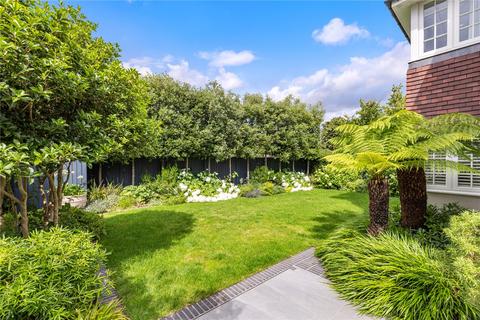 40 York Avenue, London, SW14 7LG