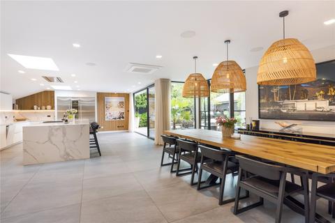 40 York Avenue, London, SW14 7LG