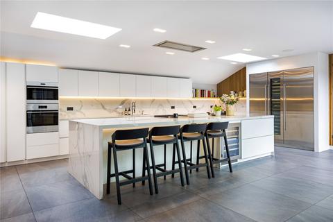 40 York Avenue, London, SW14 7LG