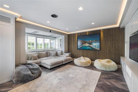 40 York Avenue, London, SW14 7LG
