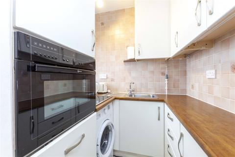 Studio for sale, Golden Lane Estate, London, EC1Y