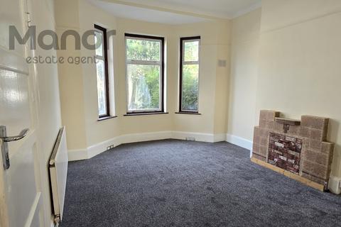 2 bedroom flat to rent, Courtland Avenue, Ilford, IG1 3DN