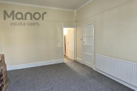 2 bedroom flat to rent, Courtland Avenue, Ilford, IG1 3DN