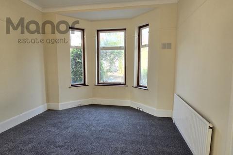 2 bedroom flat to rent, Courtland Avenue, Ilford, IG1 3DN