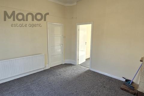 2 bedroom flat to rent, Courtland Avenue, Ilford, IG1 3DN