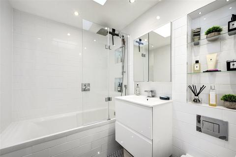 Flat H, 39 Emperors Gate, London, SW7 4HJ