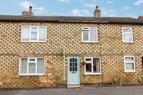 3 bedroom terraced house to rent, New Street, Shefford, SG17