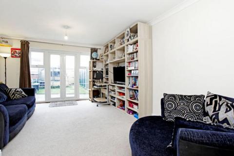 2 bedroom terraced house to rent, Atlantis Close, Barking IG11