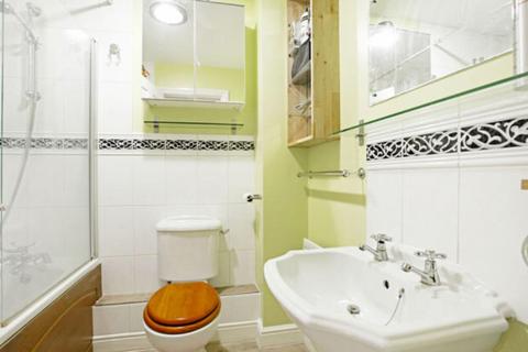 2 bedroom terraced house to rent, Atlantis Close, Barking IG11