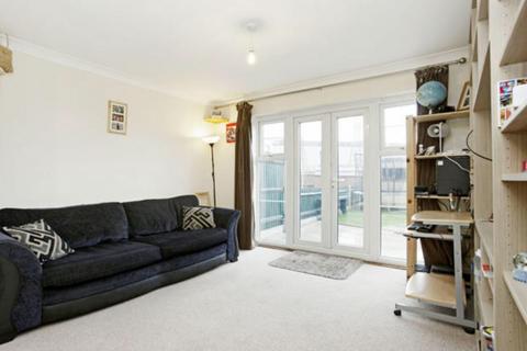 2 bedroom terraced house to rent, Atlantis Close, Barking IG11