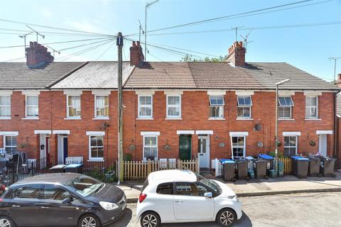 2 bedroom ground floor maisonette for sale, Farningham Road, Caterham, Surrey