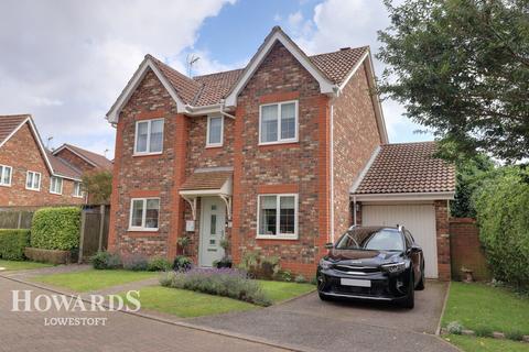 4 bedroom detached house for sale, Peak Dale, Lowestoft