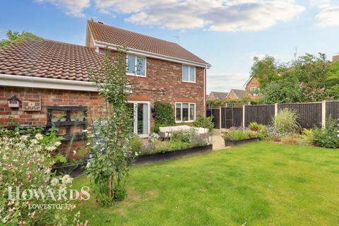 4 bedroom detached house for sale, Peak Dale, Lowestoft